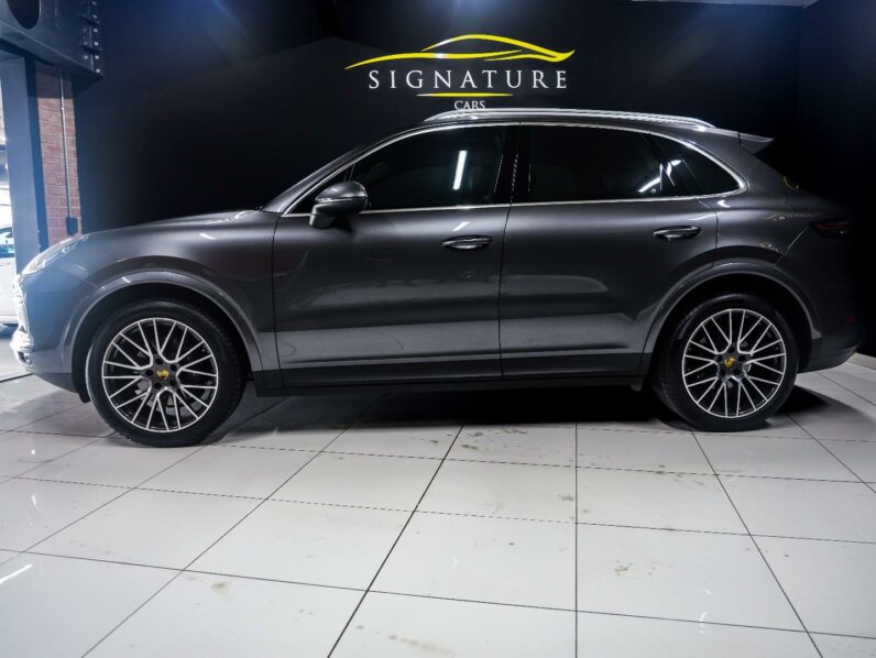 
								2022 Porsche Cayenne Cayenne full									