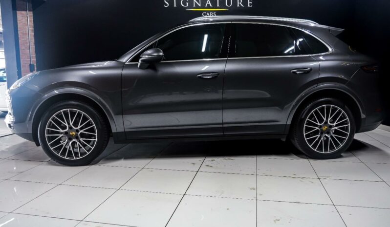 
								2022 Porsche Cayenne Cayenne full									