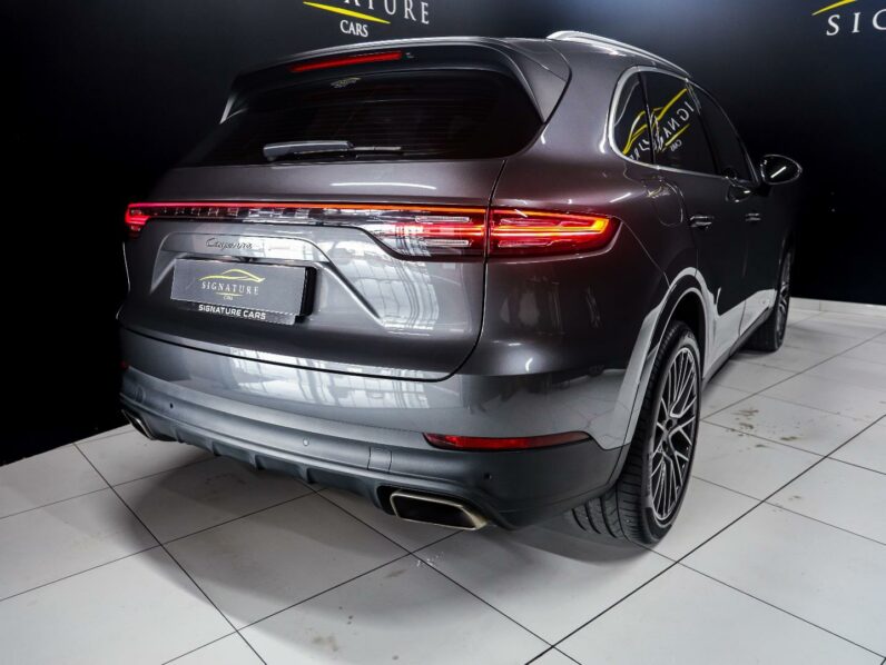 
								2022 Porsche Cayenne Cayenne full									