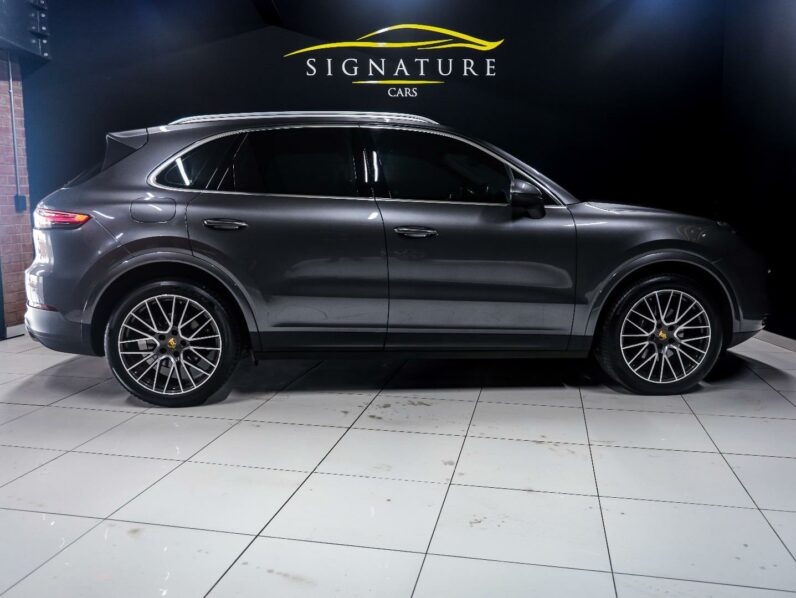 
								2022 Porsche Cayenne Cayenne full									