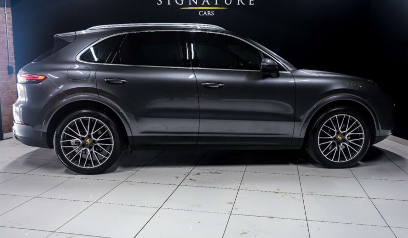 
								2022 Porsche Cayenne Cayenne full									