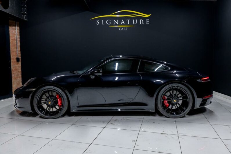 
								2022 Porsche 911 Carrera 4 GTS Coupe full									