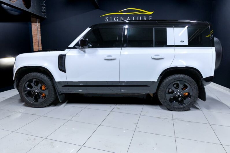 
								2023 Land Rover Defender 110 D300 X-Dynamic SE full									