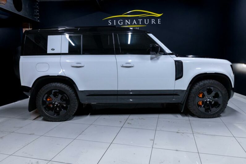 
								2023 Land Rover Defender 110 D300 X-Dynamic SE full									