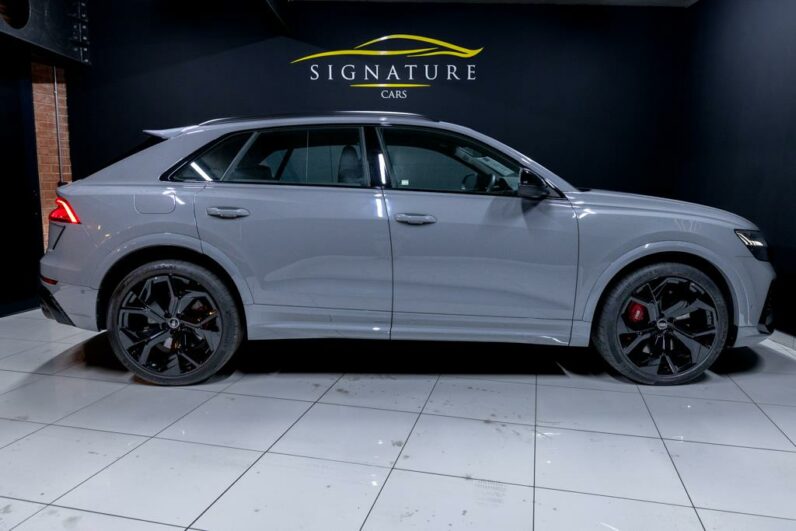 
								2024 Audi RSQ8 Quattro full									