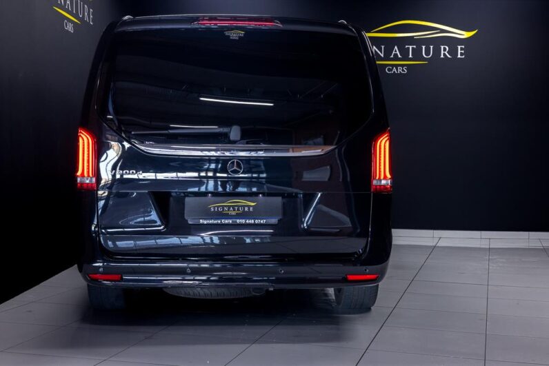 
								2024 Mercedes-Benz V-Class V300d Exclusive AMG Line full									