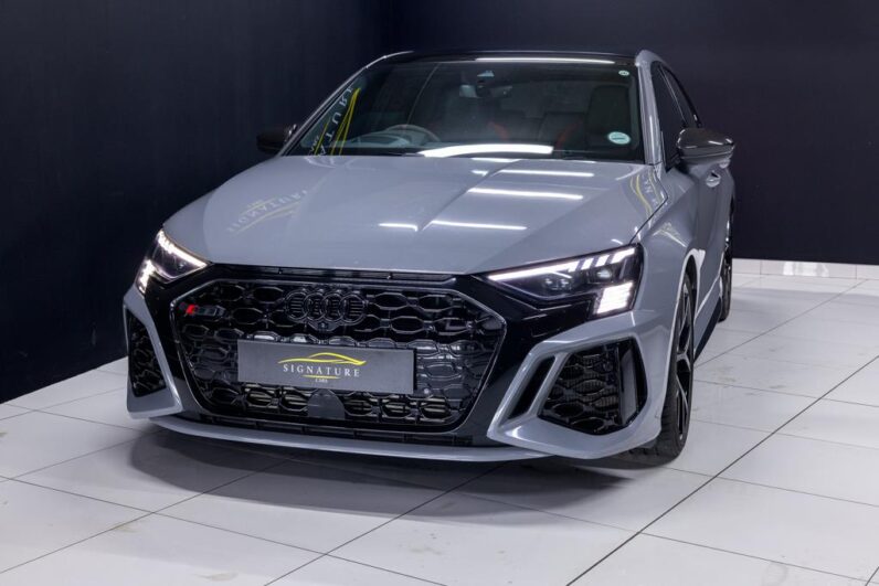 
								2022 Audi RS3 Sportback Quattro full									