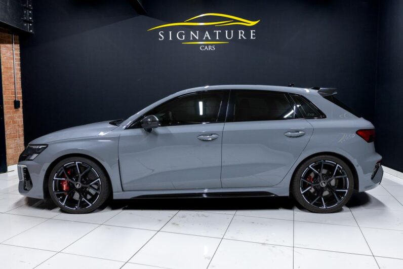 
								2022 Audi RS3 Sportback Quattro full									