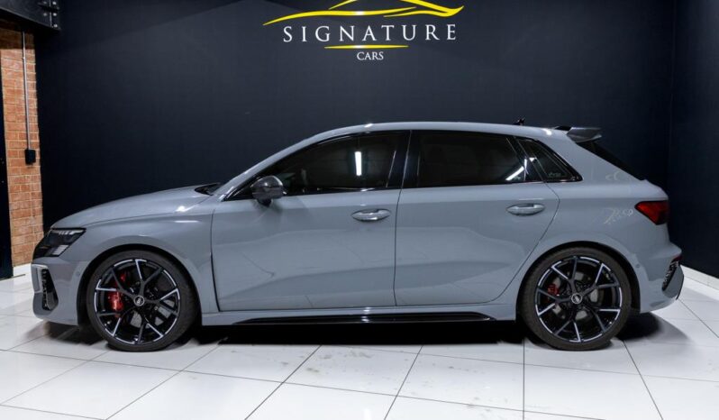 
								2022 Audi RS3 Sportback Quattro full									
