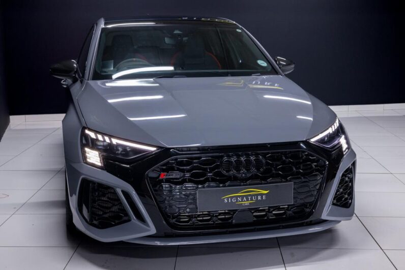 
								2022 Audi RS3 Sportback Quattro full									