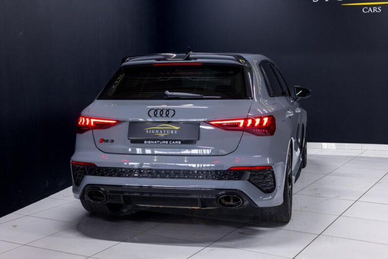 
								2022 Audi RS3 Sportback Quattro full									