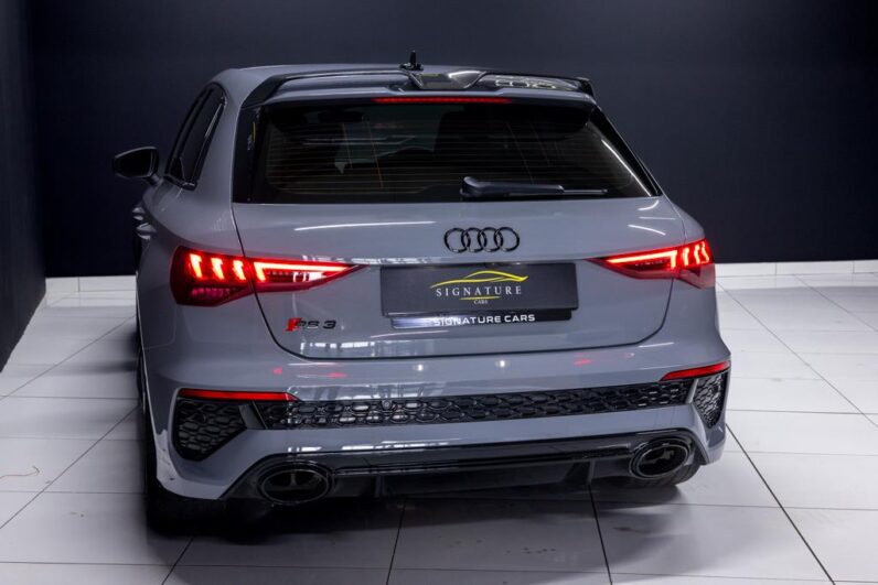 
								2022 Audi RS3 Sportback Quattro full									
