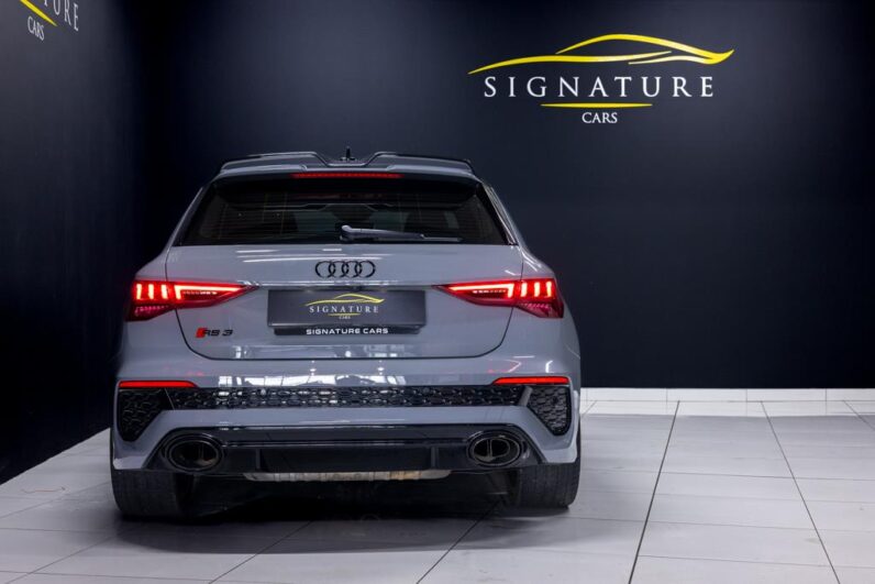 
								2022 Audi RS3 Sportback Quattro full									