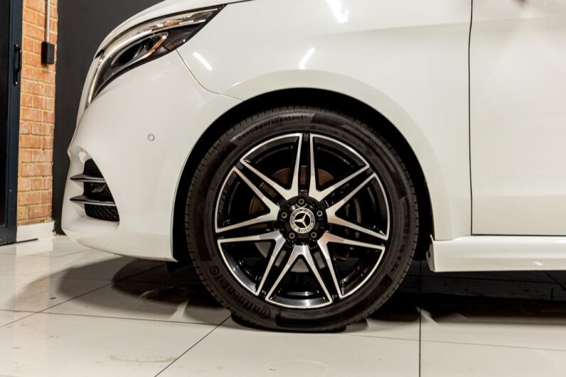 
								2022 Mercedes-Benz V-Class V300d Exclusive AMG Line full									