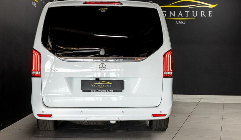
								2022 Mercedes-Benz V-Class V300d Exclusive AMG Line full									