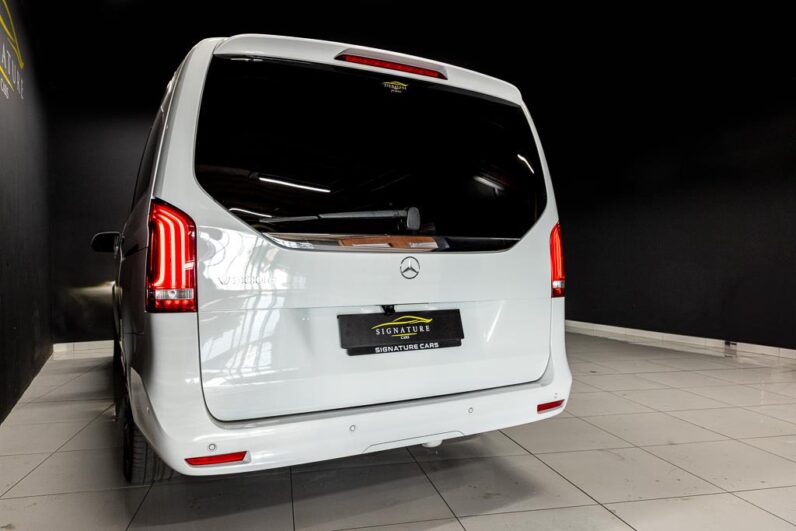 
								2022 Mercedes-Benz V-Class V300d Exclusive AMG Line full									