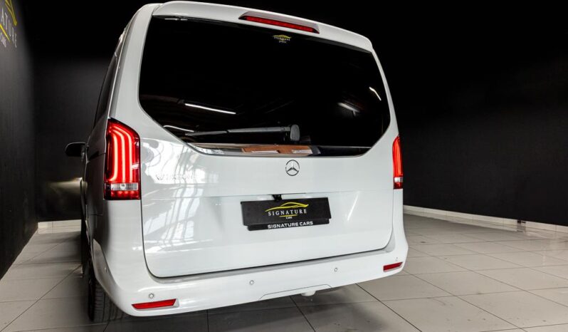 
								2022 Mercedes-Benz V-Class V300d Exclusive AMG Line full									