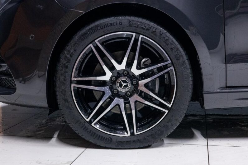
								2023 Mercedes-Benz V-Class V300d Exclusive AMG Line full									