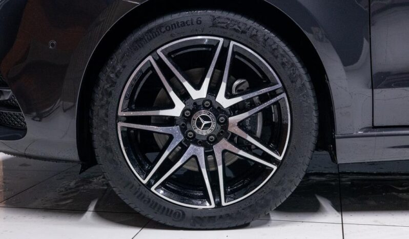 
								2023 Mercedes-Benz V-Class V300d Exclusive AMG Line full									