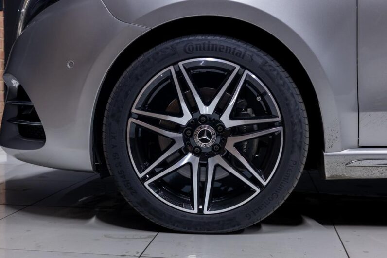 
								2023 Mercedes-Benz V-Class V300d Exclusive AMG Line full									