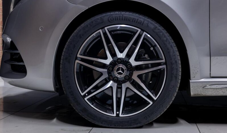 
								2023 Mercedes-Benz V-Class V300d Exclusive AMG Line full									