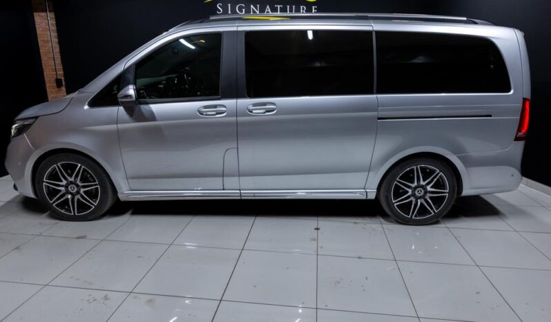 
								2023 Mercedes-Benz V-Class V300d Exclusive AMG Line full									