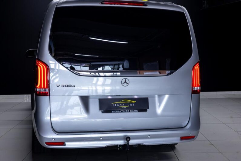 
								2023 Mercedes-Benz V-Class V300d Exclusive AMG Line full									