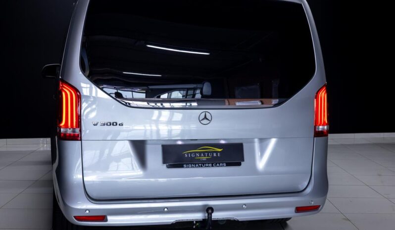 
								2023 Mercedes-Benz V-Class V300d Exclusive AMG Line full									