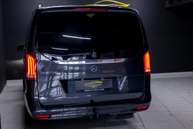 
								2023 Mercedes-Benz V-Class V300d Exclusive AMG Line full									