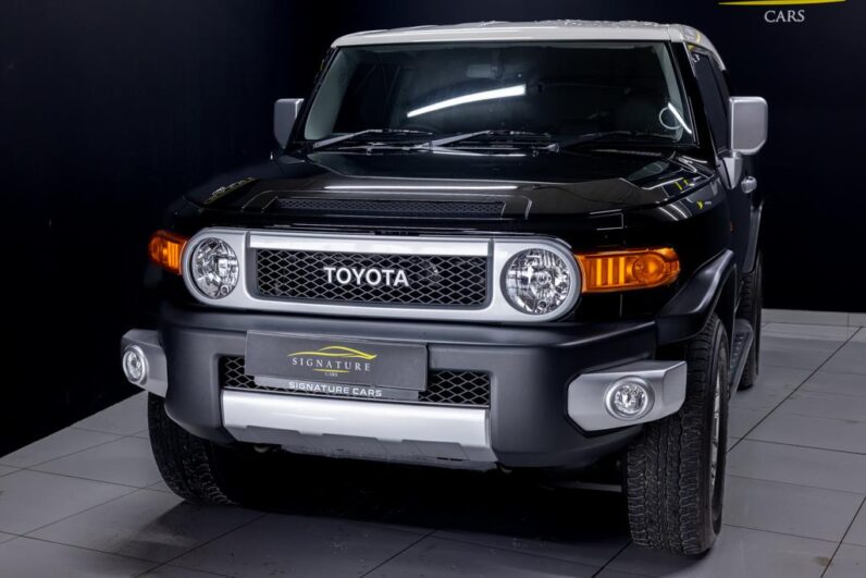 
								2022 Toyota FJ Cruiser FJ Cruiser full									