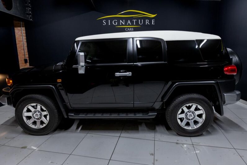 
								2022 Toyota FJ Cruiser FJ Cruiser full									