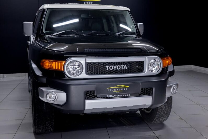 
								2022 Toyota FJ Cruiser FJ Cruiser full									