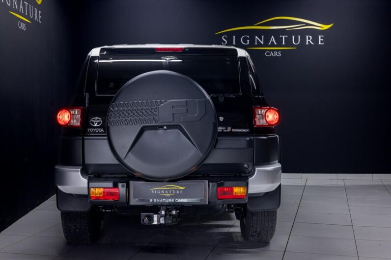 
								2022 Toyota FJ Cruiser FJ Cruiser full									