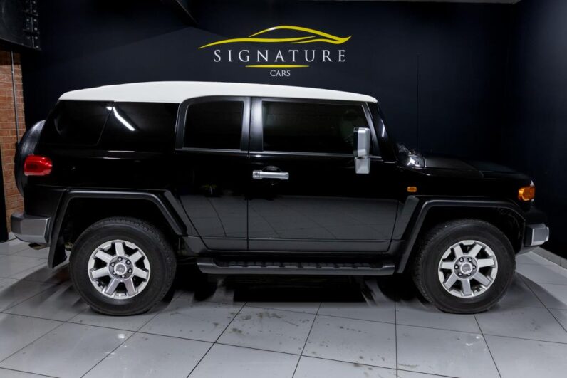 
								2022 Toyota FJ Cruiser FJ Cruiser full									