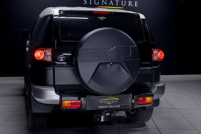 
								2022 Toyota FJ Cruiser FJ Cruiser full									