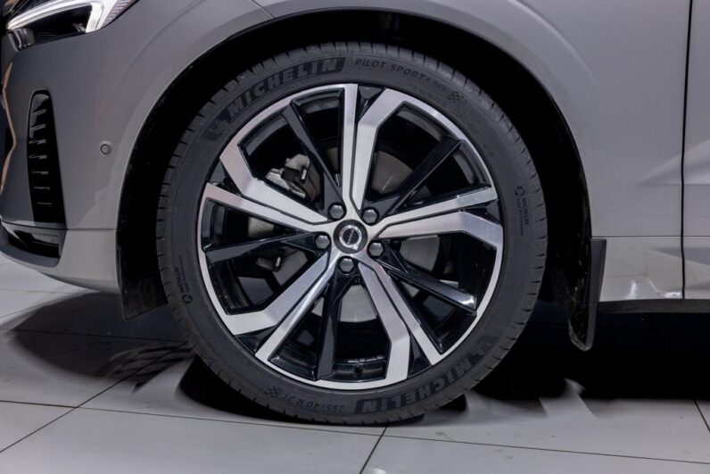 
								2024 Volvo XC60 B5 AWD Ultimate Dark full									