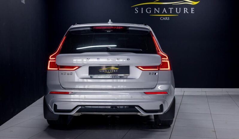 
								2024 Volvo XC60 B5 AWD Ultimate Dark full									