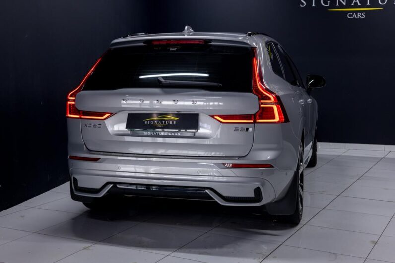 
								2024 Volvo XC60 B5 AWD Ultimate Dark full									