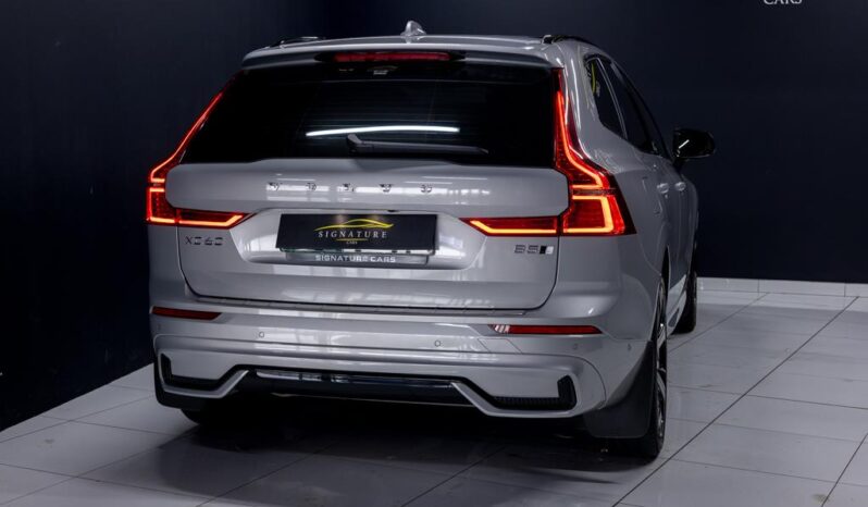
								2024 Volvo XC60 B5 AWD Ultimate Dark full									