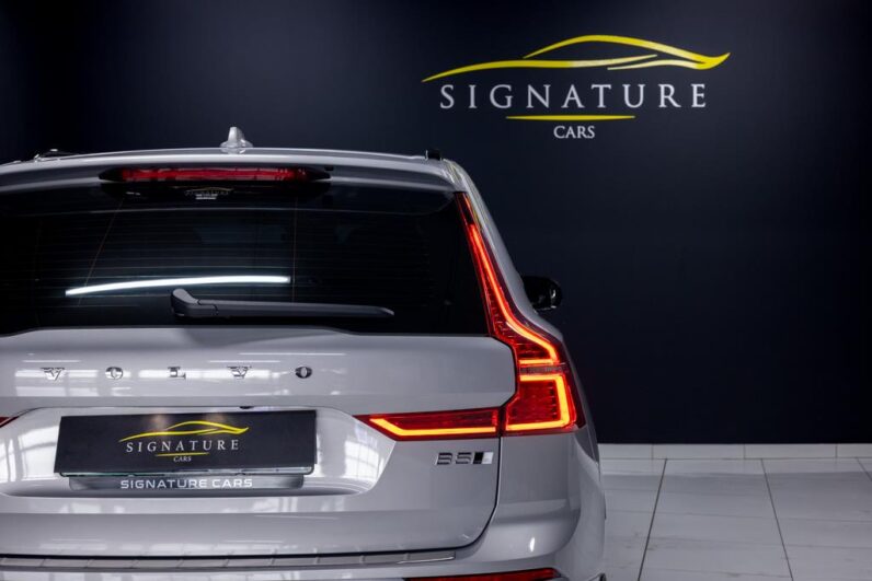 
								2024 Volvo XC60 B5 AWD Ultimate Dark full									