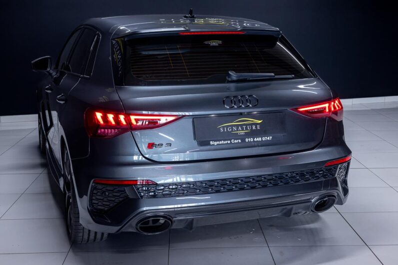 
								2022 Audi RS3 Sportback Quattro full									