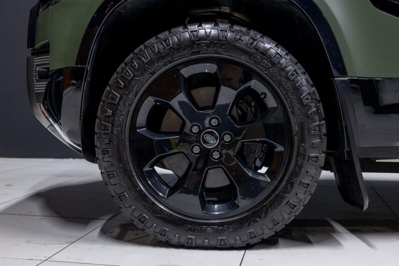 
								2023 Land Rover Defender 110 D300 X-Dynamic SE full									