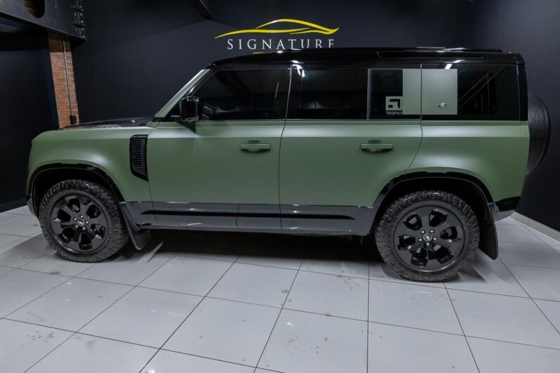 
								2023 Land Rover Defender 110 D300 X-Dynamic SE full									
