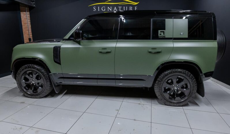 
								2023 Land Rover Defender 110 D300 X-Dynamic SE full									