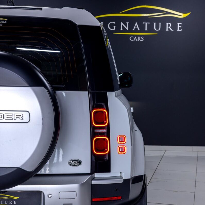 
								2023 Land Rover Defender 110 D300 SE full									