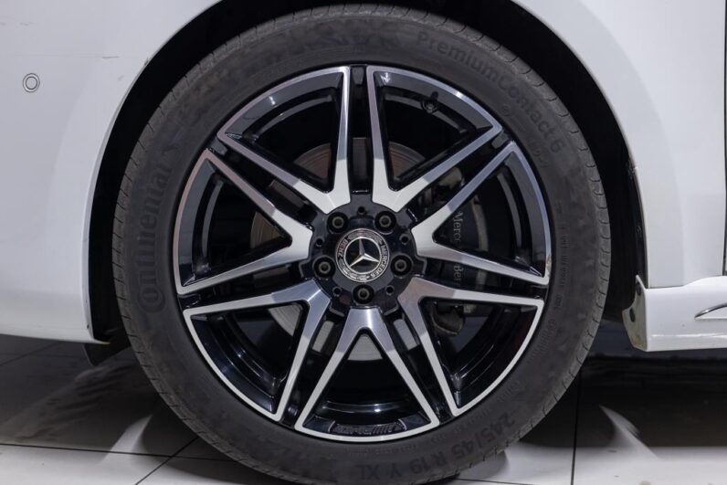 
								2024 Mercedes-Benz V-Class V300d Exclusive AMG Line full									