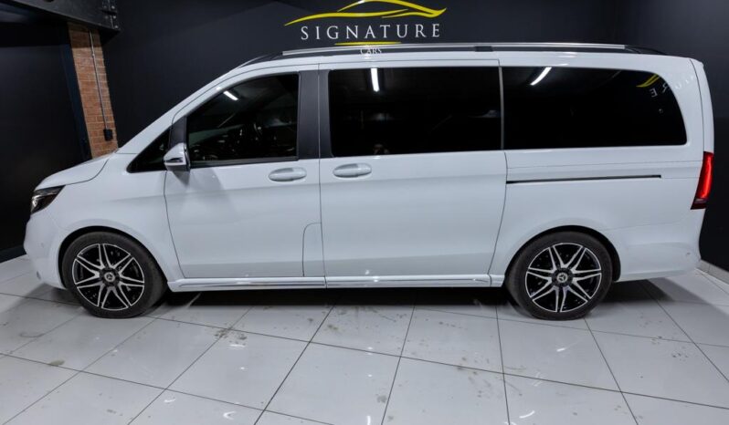 
								2024 Mercedes-Benz V-Class V300d Exclusive AMG Line full									