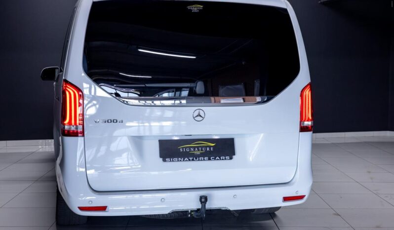 
								2024 Mercedes-Benz V-Class V300d Exclusive AMG Line full									